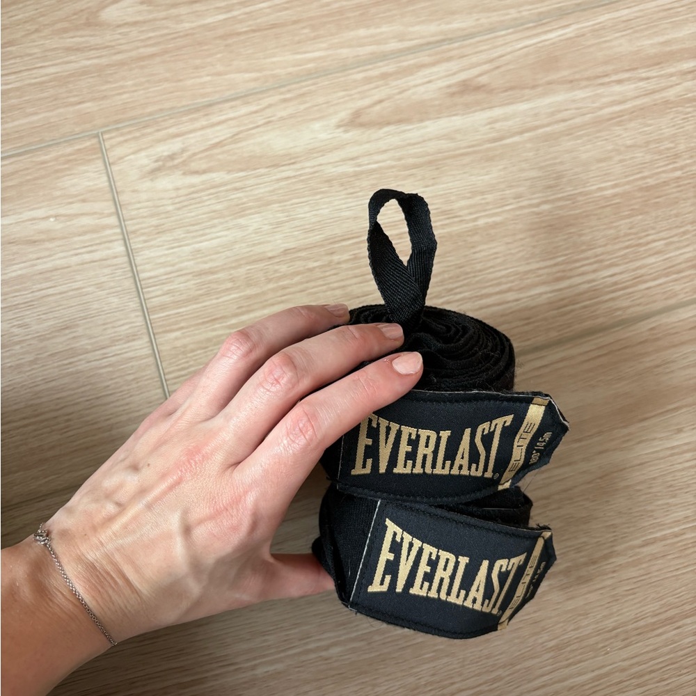 Everlast Black Hand Wraps for boxing